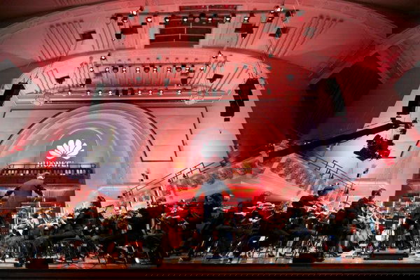 Huawei incontra Schubert: quando la tecnologia supera la fantasia