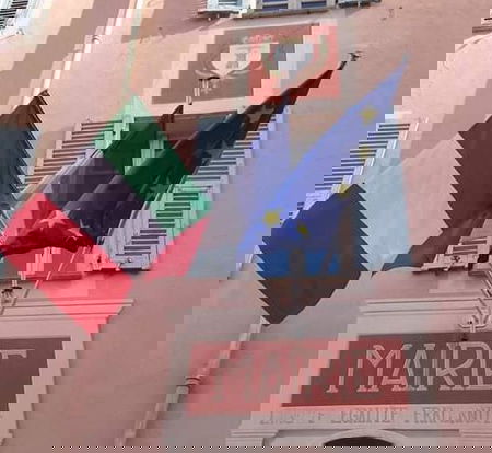 La bandiera italiana sventola su tre municipi francesi article-post