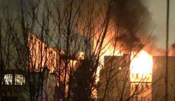 Incendio a Parigi, almeno otto morti. Arrestata una donna