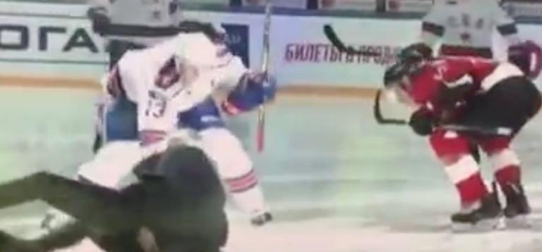 Mourinho e la figuraccia durante la partita di hockey | VIDEO