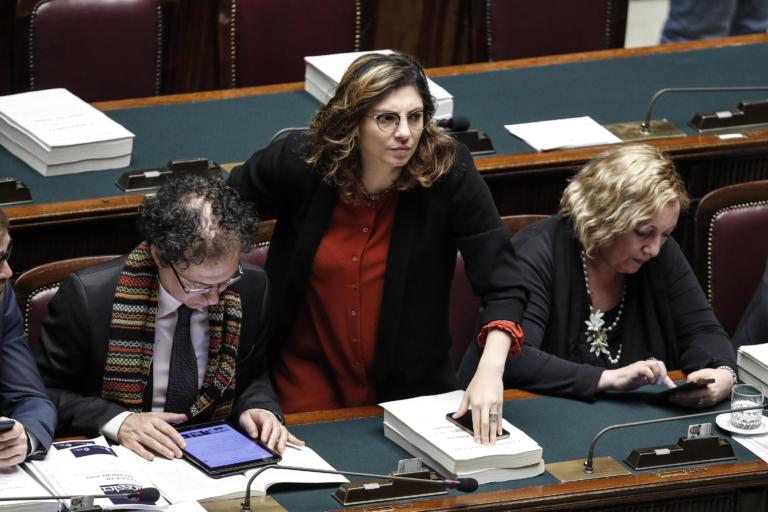 Laura Castelli chiede all’opposizione del Pd di «riferire in aula» sui bilanci precedenti