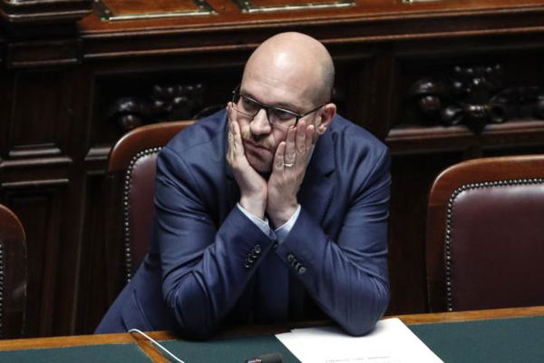 Per il ministro Fontana il catechismo dice «Prima gli italiani»