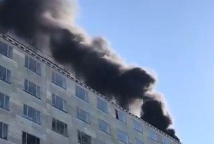 Milano, incendio alle spalle palazzo di Valentino e Loro Piana | VIDEO