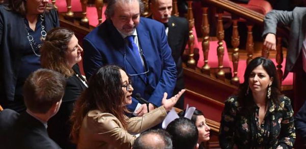 Paola Taverna minaccia i sindacati che protestano: «È finita anche per voi» | VIDEO