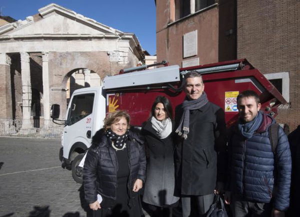 La giunta Raggi perde un altro pezzo: si dimette l’assessore Pinuccia Montanari per il caso Ama