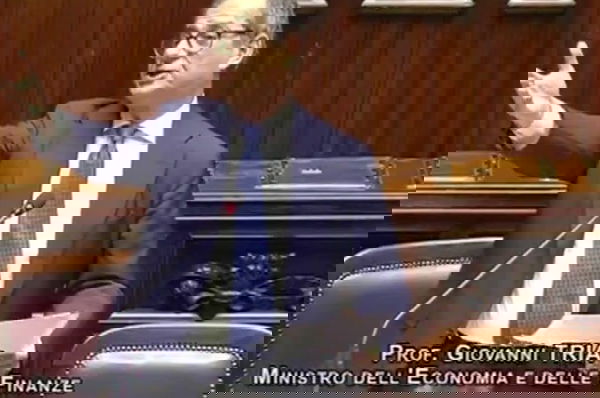 Brunetta fa perdere la pazienza a Tria: «Ma stai zitto, per la miseria!» | VIDEO