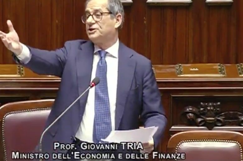 Brunetta fa perdere la pazienza a Tria: «Ma stai zitto, per la miseria!» | VIDEO article-post