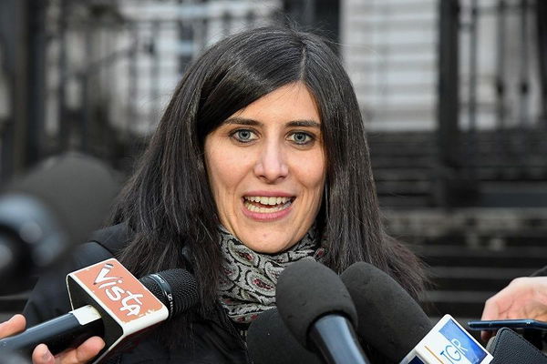 Un assistente della sottosegretaria M5S Castelli è accusato di estorsione a Chiara Appendino