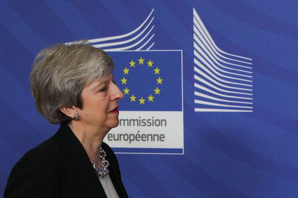 Theresa May rimanda, ancora, il voto del Parlamento su Brexit