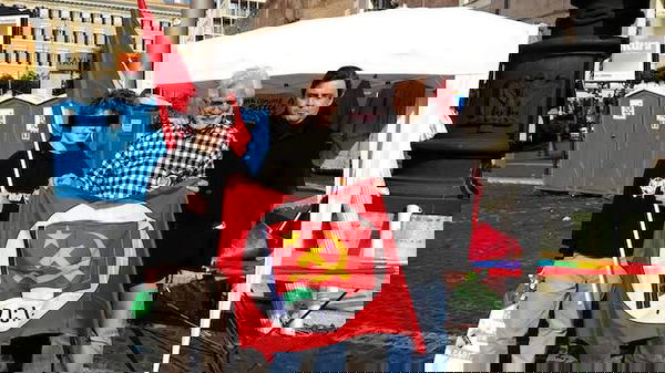 I comunisti vogliono ripartire da Calenda, il figlio