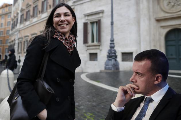 Al momento non c’è alcuna prova concreta che Casalino abbia convinto la Sarti a denunciare l’ex compagno article-post