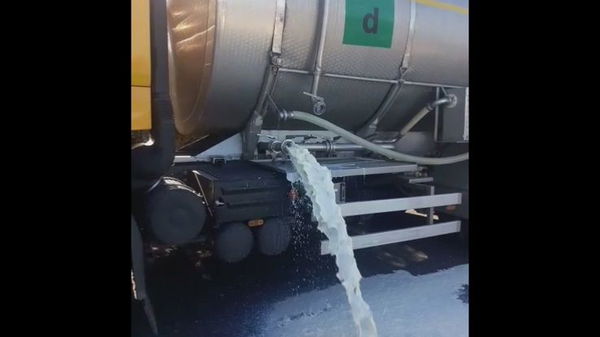 La protesta in Sardegna, nuovo assalto armato a un’autocisterna del latte