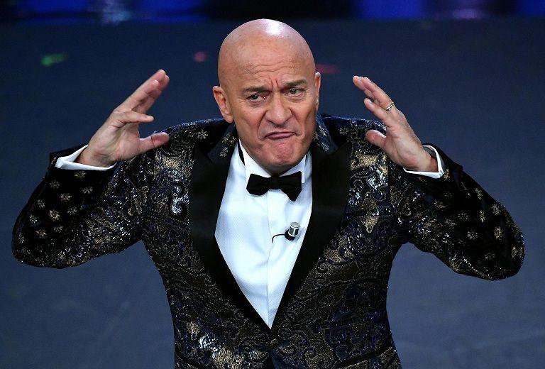 «I migranti, pentolone e hakuna matata»: polemiche social per una battuta di Bisio a Sanremo