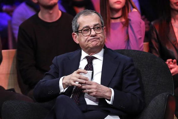 Giovanni Tria: «La Germania ci ha ricattato per farci accettare il Bail-in»