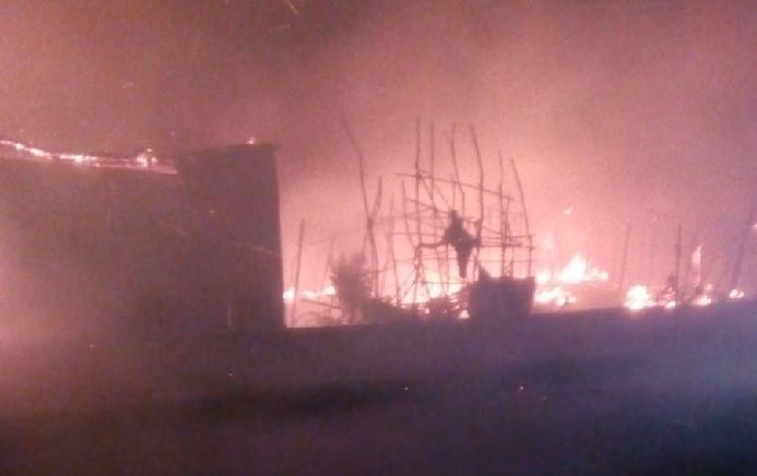 Incendio nella baraccopoli di San Ferdinando, morto un senegalese. Salvini: «Sgombereremo» article-post