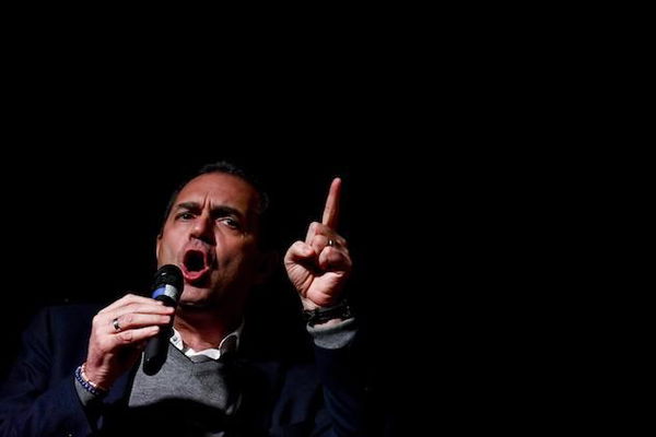 Luigi De Magistris vuole l’autonomia per Napoli, e avverte Salvini: «È finita la pacchia per voi politici antimeridionali»