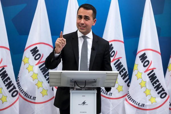 Luigi di Maio vuole dare «un colpo di reni» e inaugura una nuova fase del M5S