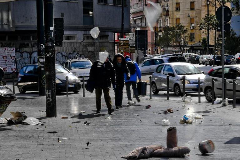 Il maltempo uccide: due morti per il crollo di un muro a Frosinone, a Guidonia un uomo schiacciato nell’auto