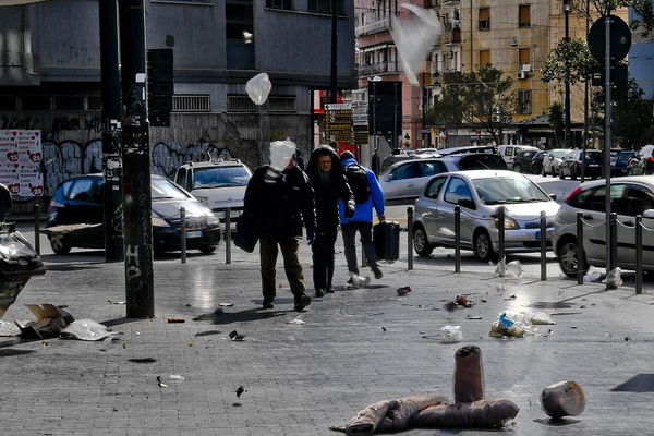 Il maltempo uccide: due morti per il crollo di un muro a Frosinone, a Guidonia un uomo schiacciato nell’auto