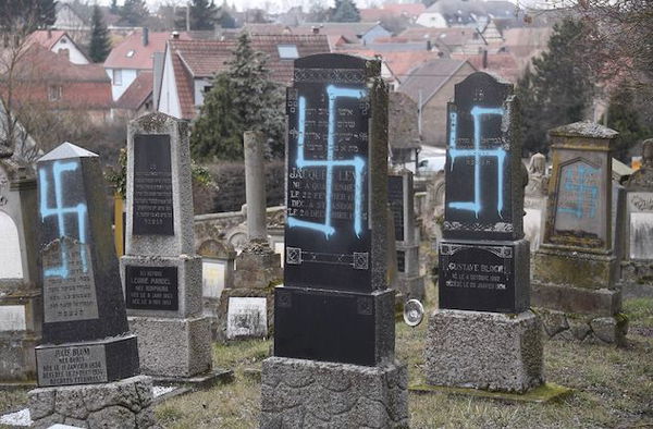 Francia, ottanta tombe ebraiche profanate con delle svastiche