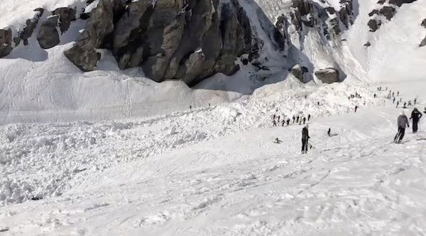 Valanga travolge sciatori sulla pista a Crans Montana