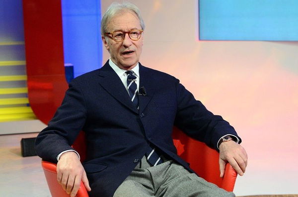 Vittorio Feltri difende il consigliere Fdi delle frittelle gratis solo ai bimbi italiani