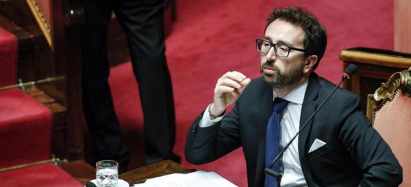 Bonafede difende la legge sull’aborto: «È stata una conquista, non venga messa in discussione»