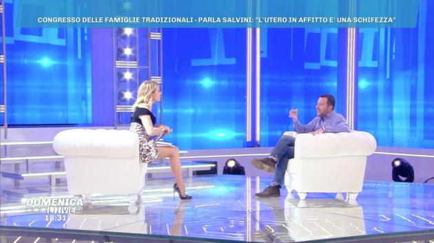 Barbara D’Urso costringe Salvini a smarcarsi dal concetto di «satanismo degli omosessuali» di Silvana De Mari article-post