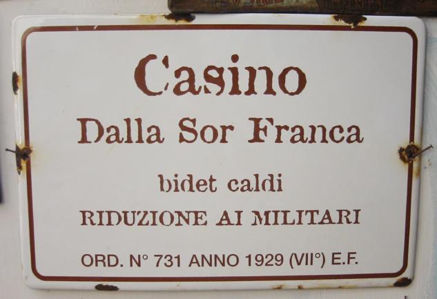 I Cinque Stelle pronti ad appoggiare Salvini per la riapertura delle case chiuse article-post