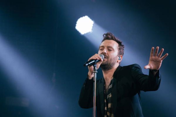 Cesare Cremonini riaccende la luce sulla tragedia di Corinaldo