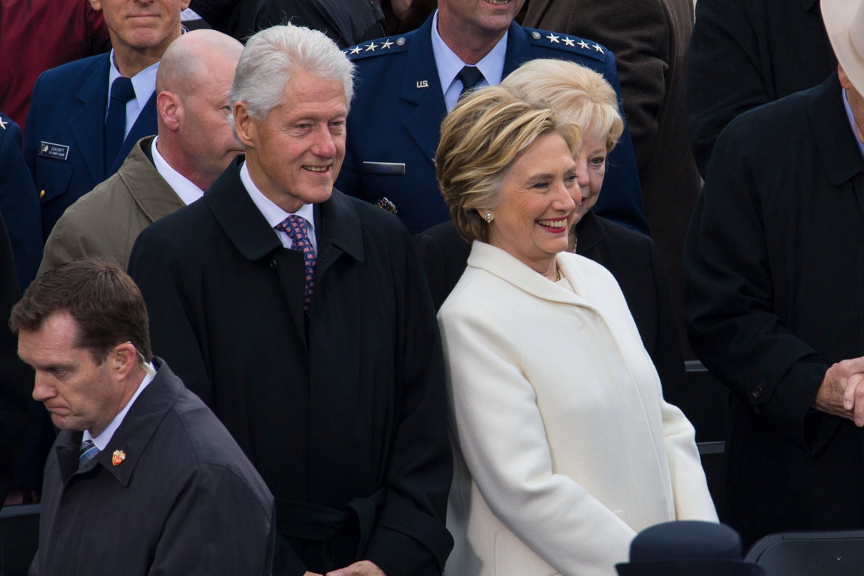I Clinton accusati di nepotismo: «Volevano influenzarci su una borsa di studio per il compagno di Chelsea» article-post