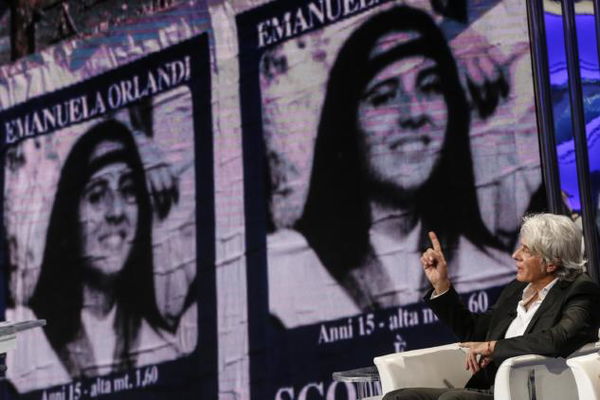 Una lettera riapre il caso Orlandi: «Cercate in un loculo del cimitero teutonico»