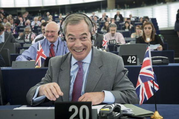 Farage è sicuro: «La prossima a uscire dalla Ue sarà l’Italia»