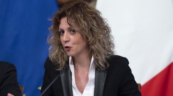 Lezzi straccia il contratto di governo: «La Flat Tax è una promessa che non si può mantenere»