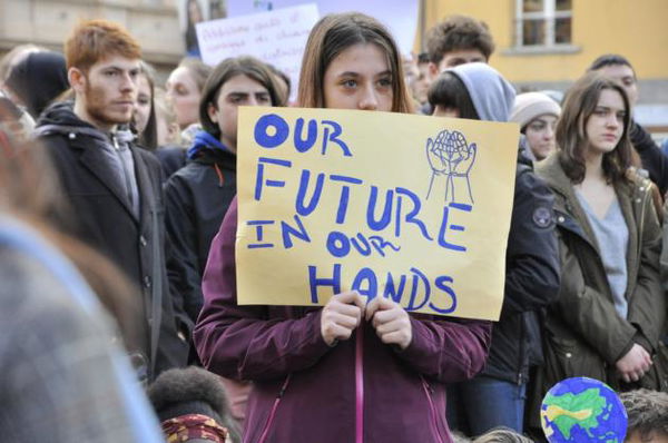 Fridays for Future, la marcia sul clima degli studenti sulle note di Bella Ciao