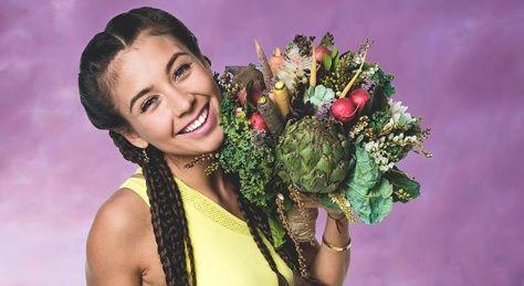 Influencer vegana pizzicata a mangiare pesce: «Quella dieta fa male»