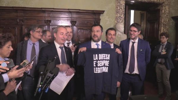 Appendice alla legittima difesa: la Lega presenta la legge per facilitare l’acquisto di armi