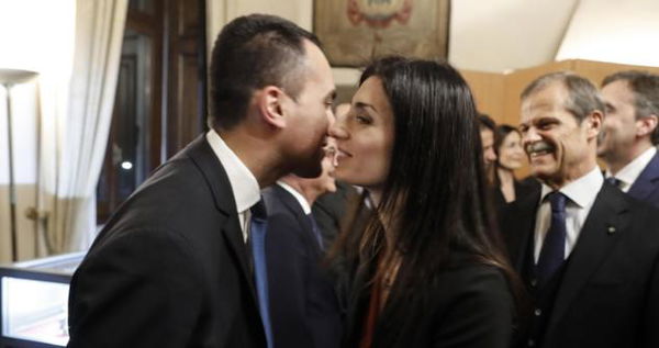 Luigi Di Maio dopo gli indagati a Roma: «Un passo indietro di Virginia Raggi è fantapolitica»