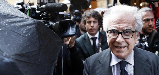 Zanda ritira il ddl sullo stipendio dei parlamentari e intende querelare Di Maio article-post