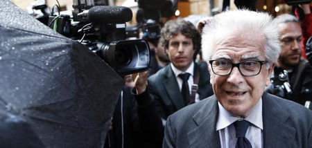 Il tesoriere del Pd e l’autogol elettorale: «Aumentiamo lo stipendio dei parlamentari» article-post