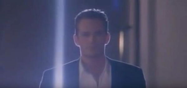 Quando Luke Perry stregò Cristiana Capotondi in Vacanze di Natale ’95 | VIDEO