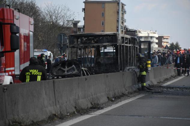 «Voglio farla finita, vanno fermate le morti nel Mediterraneo», poi ha dato fuoco al pullman article-post