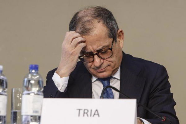 Tria riporta tutti con i piedi per terra: «Niente flat tax senza l’aumento dell’Iva»