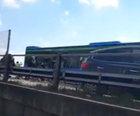 Il padre del ‘giovane eroe’ del bus spera sia concessa alla sua famiglia la cittadinanza italiana article-post