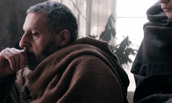 Il Nome della Rosa: John Turturro erede di Sean Connery “Non vidi il film, conoscenza strumento di lotta al potere”