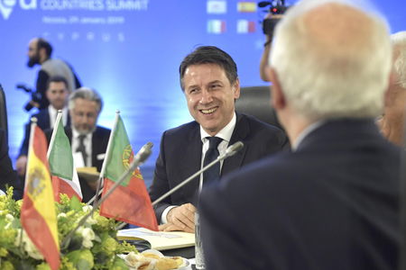 Macron gela Conte sulla Tav: «Problema italiano, non ho tempo da perdere» article-post