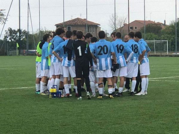 Treviso, giovani calciatori offendono 14enne del Burkina Faso: «Ti sotterriamo vivo»