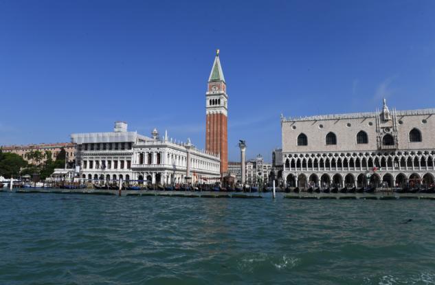 Venezia, lascia offerta «solo per italiani» e il parroco risponde: «Puoi riprendertela» article-post