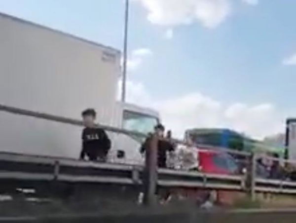 San Donato Milanese, la fuga e le urla di 51 ragazzini | VIDEO