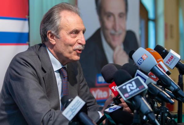 Il neo presidente della Basilicata si lamenta perché il M5S non lo ha chiamato per fargli i complimenti